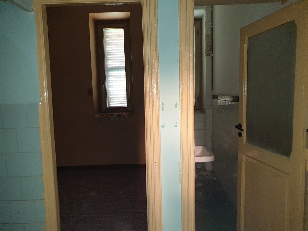 APPARTAMENTO INT.4 DI 2,5 VANI SENZA ASCENSORE. Dati catastali [N.C.E.U.] cat.A/2, fg.519, part.239, sub.12. Sup. cat. 35 mq. Piena proprietà lotto libero.