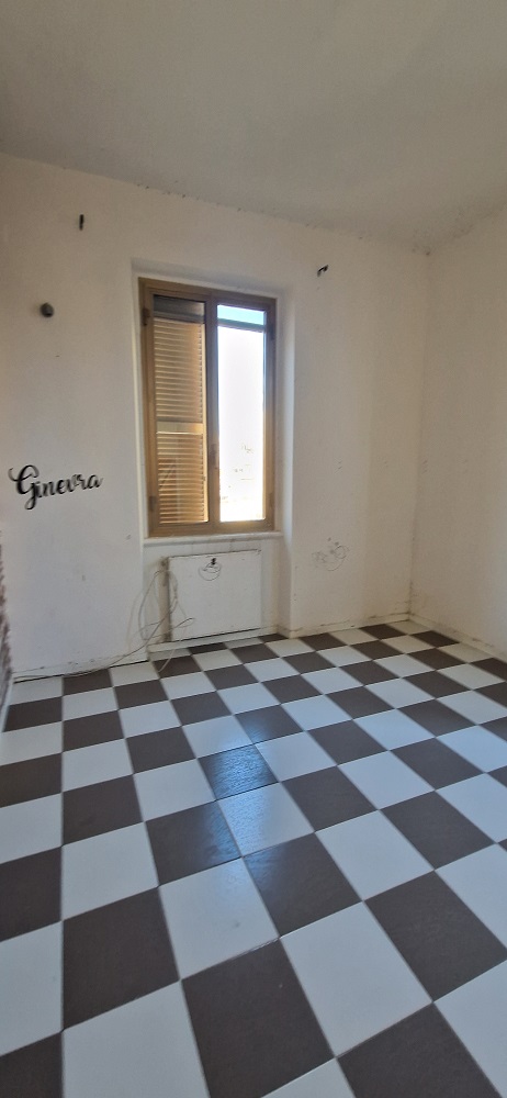 APPARTAMENTO INT.54 DI 3 VANI CON ASCENSORE; TERRAZZO. Dati catastali [N.C.E.U.] cat.A/4, fg.454, part.33, sub.66. Sup. cat. 58 mq. Piena proprietà lotto libero.