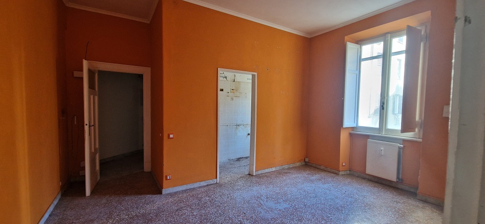 APPARTAMENTO INT.29 DI 4,5 VANI CON ASCENSORE. Dati catastali [N.C.E.U.] cat.A/4, fg.454, part.33, sub.152. Sup. cat. 73 mq. Piena proprietà lotto libero.