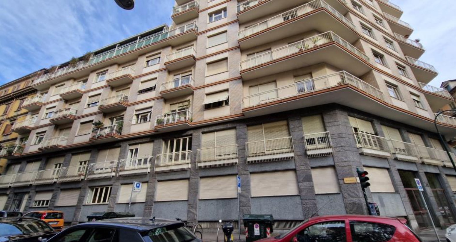 Uffici pubblici. Id. catastali [N.C.E.U.] fg 1180 part 319 sub 171. Sup. 316 mq.