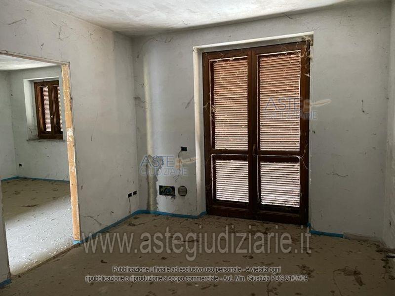 Lotto 3 - Piena proprietà di villetta unifamiliare a schiera in corso di costruzione (villetta centrale), individuata nella porzione centrale del complesso residenziale di tre abitazioni posto in Comune di Torre de’ Picenardi (CR), frazione Ca’ d’Andrea, in Via Generale Dalla Chiesa snc, all’interno del Piano di Edilizia Economica Popolare.