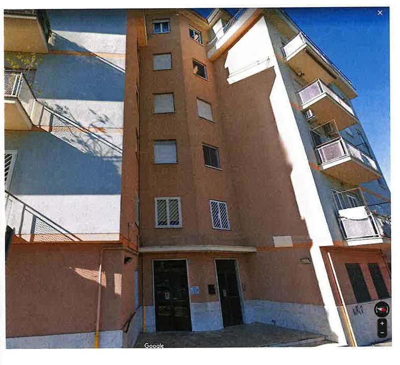 Immobile classificato ad uso ufficio con variazione da A/3 ad A/10 dal 25/01/2005. Posto al piano seminterrato. Identificativi Catastali [N.C.E.U.] Unità principale categoria A10 foglio 843 particella 522 sub 501. Sup. 87 mq catastali. Libero. Piena Proprietà