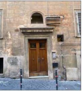 Negozio sito al piano S1 con accesso da vano scala comune del fabbricato sito in Via Degli Avignonesi n. 5. La consistenza commerciale ragguagliata è pari a 85 mq. Identificativi Catastali [N.C.E.U.] Unità commerciale categoria C1 foglio 479 particella 268 sub 529. Sup. 85 mq catastali. Libero. Piena proprietà VIC ed autorizzazione all'alienazione.