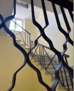 Negozio sito al piano S1 con accesso da vano scala comune del fabbricato sito in Via Degli Avignonesi n. 5. La consistenza commerciale ragguagliata è pari a 85 mq. Identificativi Catastali [N.C.E.U.] Unità commerciale categoria C1 foglio 479 particella 268 sub 529. Sup. 85 mq catastali. Libero. Piena proprietà VIC ed autorizzazione all'alienazione.