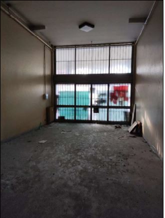 L’unità a destinazione terziaria cat. A/10 di 43,5 vani occupa l’intero primo piano ed è collegata al piano terra da una scala che conduce all’ingresso esclusivo sul porticato condominiale. Posto auto coperto in autorimessa interrata condominiale piano S1 ingresso da Via Brigata Padova civico 15Sup. mq 1165  catastali, 9 mq catastali posto auto coperto. Libero. AVVISO. Poiché alcuni immobili del supercondominio sono stati interessati da un problema di sfondellamento solai, i potenziali acquirenti sono edotti del rischio che il problema possa riguardare anche il presente lotto, con pieno esonero di INPS.Piena Proprietà