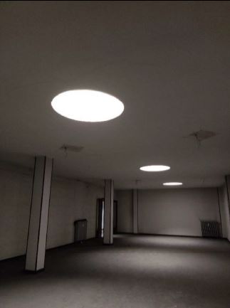 L’unità a destinazione terziaria cat. A/10 di 43,5 vani occupa l’intero primo piano ed è collegata al piano terra da una scala che conduce all’ingresso esclusivo sul porticato condominiale. Posto auto coperto in autorimessa interrata condominiale piano S1 ingresso da Via Brigata Padova civico 15Sup. mq 1165  catastali, 9 mq catastali posto auto coperto. Libero. AVVISO. Poiché alcuni immobili del supercondominio sono stati interessati da un problema di sfondellamento solai, i potenziali acquirenti sono edotti del rischio che il problema possa riguardare anche il presente lotto, con pieno esonero di INPS.Piena Proprietà