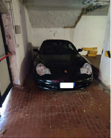 L’unità a destinazione terziaria cat. A/10 di 43,5 vani occupa l’intero primo piano ed è collegata al piano terra da una scala che conduce all’ingresso esclusivo sul porticato condominiale. Posto auto coperto in autorimessa interrata condominiale piano S1 ingresso da Via Brigata Padova civico 15Sup. mq 1165  catastali, 9 mq catastali posto auto coperto. Libero. AVVISO. Poiché alcuni immobili del supercondominio sono stati interessati da un problema di sfondellamento solai, i potenziali acquirenti sono edotti del rischio che il problema possa riguardare anche il presente lotto, con pieno esonero di INPS.Piena Proprietà