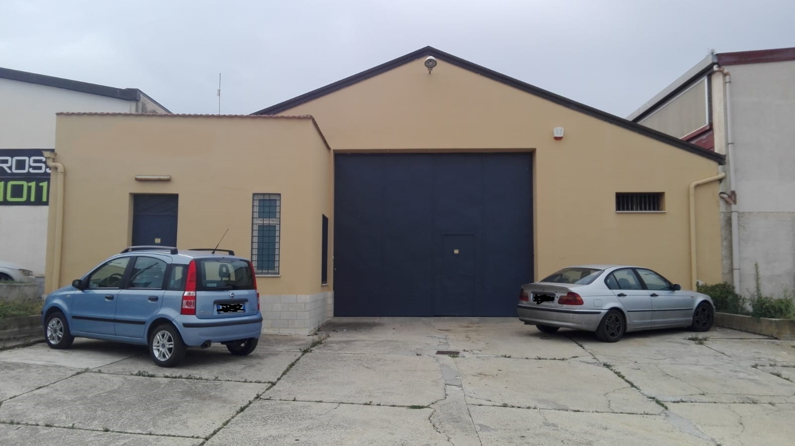 Capannone industriale con annesso locale ufficio e WC. spiazzo comune antistante l'ingresso dell'immobile. Id. Cat. [N.C.E.U.] fg. 34 p.lla 1257 sub.1. Sup (arr) mq. 550 circa. piena proprietà. locato