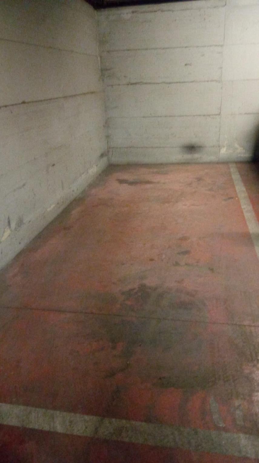 Appartamento posto al piano quinto, intermedio con ascensore, composto da soggiorno, cucina, 1 camera, 1 disimpegno, 1 bagno, 1 balcone con parapetto in cemento. Posto auto coperto facilmente accessibile tramite rampa carrabile con semplicità di manovra e con altezza di piano pari a 2,95 ml. Interno 14 piano S1. Id. cat. [N.C.E.U] Unità residenziale categoria A3 foglio 959 particella 685 sub 595; Unità secondaria categoria C6 foglio 959 particella 685 sub 70. Sup. MQ (arr.) 54 mq catastali; 10 mq catastali. Libero. Piena proprietà