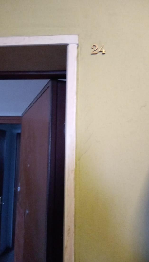 Appartamento posto al piano settimo, ultimo con ascensore, composto da soggiorno, cucina, 2 camere, 1 disimpegno, 2 bagni, 2 balconi con parapetto in cemento. Id. cat. [N.C.E.U] Unità residenziale categoria A3 foglio 959 particella 685 sub 605. Sup. MQ (arr.) 77 mq catastali. Libero. Piena proprietà