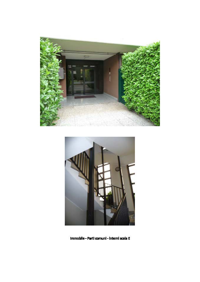 Appartamento al piano primo composto da soggiorno, cucina, ripostiglio, due camere, due bagni e un locale . L'appartamento dispone di triplo affaccio e due balconi. Cantina al piano seminterrato. Posto auto coperto scala A piano S1 int. 22. Pianta rettangolare h. 250, facilità di accesso normale, fruibilità completa. Pavimenti in battuto di cemento. Id. cat. Unità Residenziale cat. A/2 foglio 22 part. 220 sub 5  e Unità Secondaria cat. C/6 foglio 22 part. 220 sub 723. Sup. MQ (arr)mq catastali 95  e mq catastali 13.Libero.Piena proprietà.