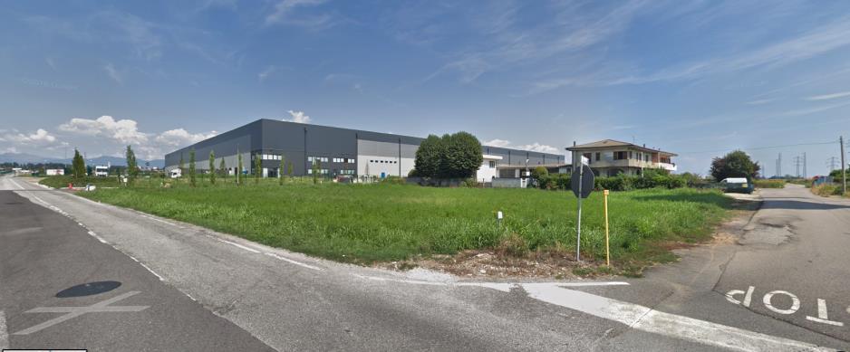 Appezzamento di terreno ubicato nel comune di Lazzate in posizione estremamente periferica nella zona nord in località Maticolo. La zona edificata nella quale risulta inserita l’area risulta essere a destinazione prettamente industriale. Il lotto è pianeggiante, di forma regolare approssimativamente rettangolare,  non risulta presentare strutture edificate in sopraelevazione essendo adibito a verde interno al comparto recintato.