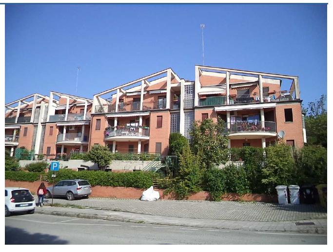 Trattasi di unità immobiliare destinata ad abitazione composta da soggiorno, cucina, tre locali, corridoio e n.2 servizi igienici. Unità immobiliare di 13 mq catastali destinata a posto auto coperto. Ulteriore Unità immobiliare di 21 mq catastali destinata ad autorimessa. Id. cat. Unità principale categoria A2 foglio 96 particella 752 sub 72 Unità secondaria categoria C6 foglio 96 particella 752 sub 191 Unità secondaria categoria C6 foglio 96 particella 752 sub 179. Sup. MQ (arr.) 130 mq catastali, 13 mq catastali, 21 mq catastali. Libero. Piena Proprietà.