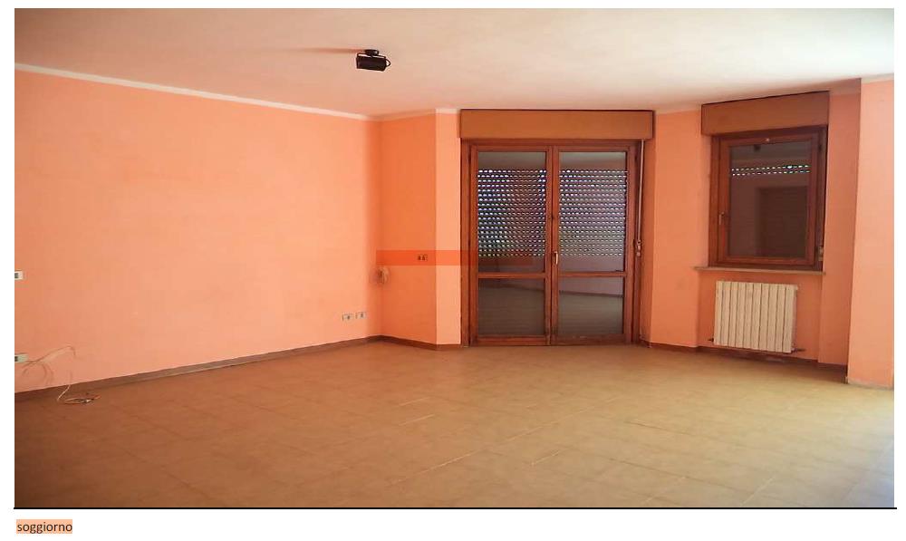 Trattasi di unità immobiliare destinata ad abitazione composta da soggiorno, cucina, tre locali, corridoio e n.2 servizi igienici. Unità immobiliare di 13 mq catastali destinata a posto auto coperto. Ulteriore Unità immobiliare di 21 mq catastali destinata ad autorimessa. Id. cat. Unità principale categoria A2 foglio 96 particella 752 sub 72 Unità secondaria categoria C6 foglio 96 particella 752 sub 191 Unità secondaria categoria C6 foglio 96 particella 752 sub 179. Sup. MQ (arr.) 130 mq catastali, 13 mq catastali, 21 mq catastali. Libero. Piena Proprietà.
