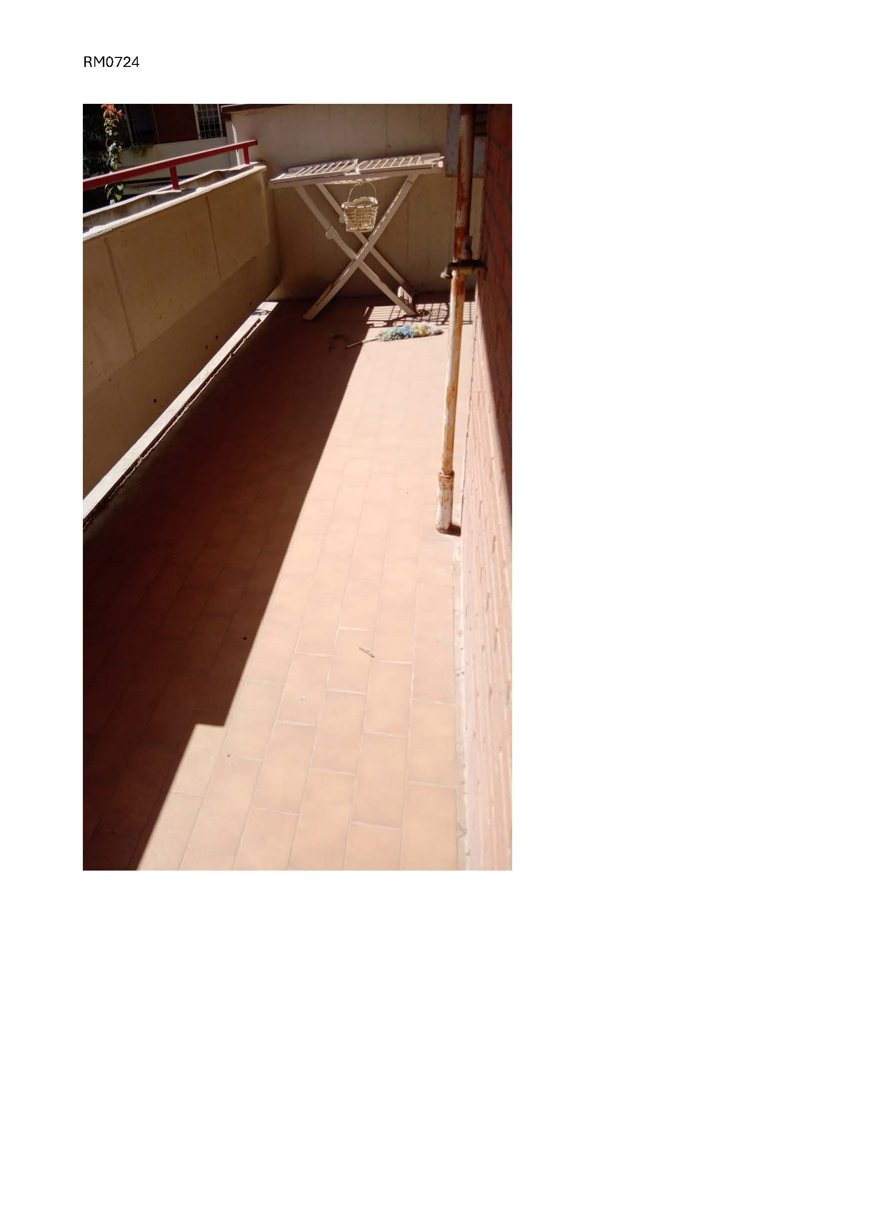 Appartamento sito nell'edificio E, scala A, piano 1, con ascensore, interno 3, e risulta composto da un salone,
un disimpegno, una cucina, una camera da letto, un bagno e un balcone. ID. cat. Unità residenziale categoria A2 foglio 290 particella 1387 sub 9. Sup. 59 mq catastale. Libero. Piena proprietà.