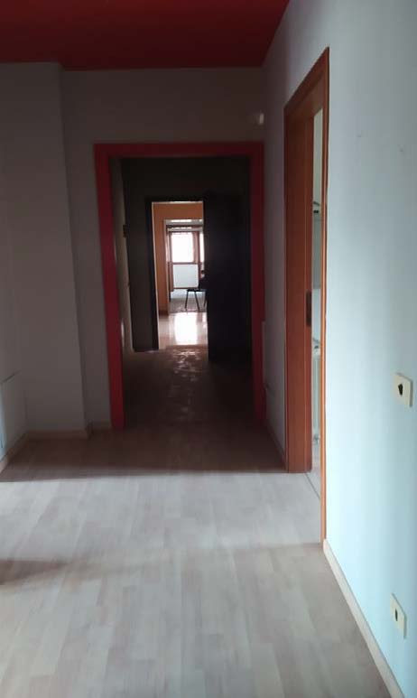 Ufficio al piano primo composto da 4 vani, disimpegno, 1 servizio, 1 ripostiglio, 2 balconi. Box auto piano S1 via Licata 16 in autorimessa interrata condominiale. Id. cat. Unità Principale cat. A/10 foglio 202 part. 357 sub 97, Unità Secondaria cat. C/6 foglio 202 part. 357 sub 159. Sup. MQ (arr.) mq catastali 84, mq catastali 17. Libero. Piena Proprietà.