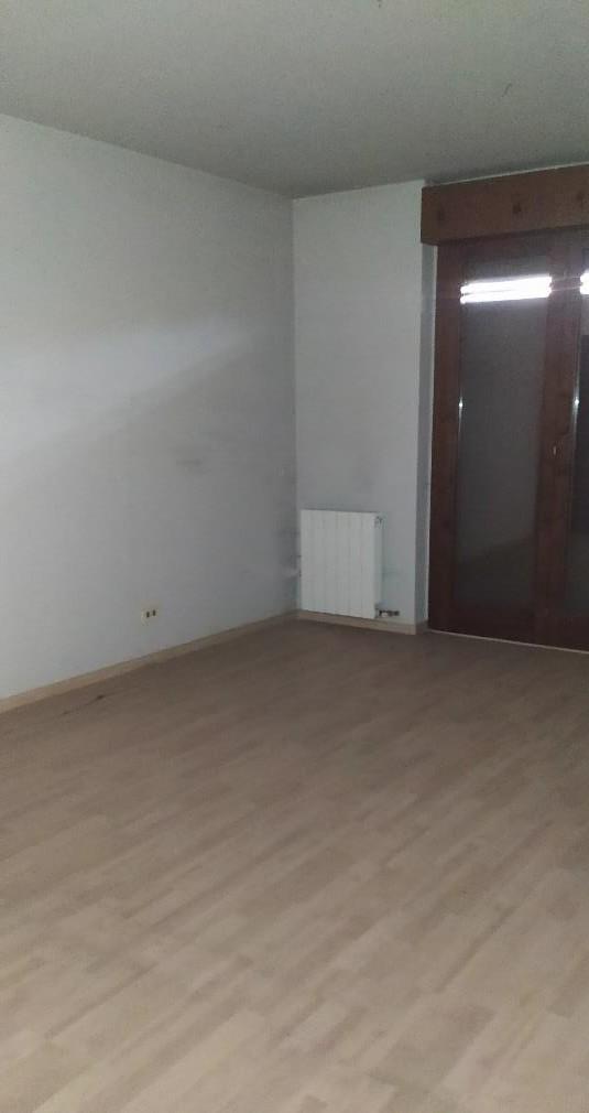 Ufficio al piano primo composto da 4 vani, disimpegno, 1 servizio, 1 ripostiglio, 2 balconi. Box auto piano S1 via Licata 16 in autorimessa interrata condominiale. Id. cat. Unità Principale cat. A/10 foglio 202 part. 357 sub 97, Unità Secondaria cat. C/6 foglio 202 part. 357 sub 159. Sup. MQ (arr.) mq catastali 84, mq catastali 17. Libero. Piena Proprietà.