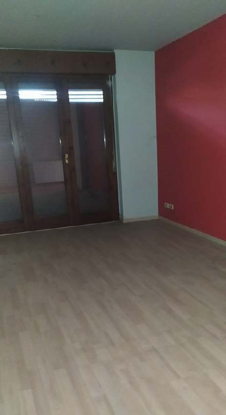 Ufficio al piano primo composto da 4 vani, disimpegno, 1 servizio, 1 ripostiglio, 2 balconi. Box auto piano S1 via Licata 16 in autorimessa interrata condominiale. Id. cat. Unità Principale cat. A/10 foglio 202 part. 357 sub 97, Unità Secondaria cat. C/6 foglio 202 part. 357 sub 159. Sup. MQ (arr.) mq catastali 84, mq catastali 17. Libero. Piena Proprietà.