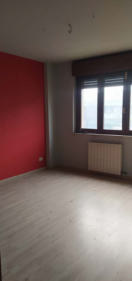 Ufficio al piano primo composto da 4 vani, disimpegno, 1 servizio, 1 ripostiglio, 2 balconi. Box auto piano S1 via Licata 16 in autorimessa interrata condominiale. Id. cat. Unità Principale cat. A/10 foglio 202 part. 357 sub 97, Unità Secondaria cat. C/6 foglio 202 part. 357 sub 159. Sup. MQ (arr.) mq catastali 84, mq catastali 17. Libero. Piena Proprietà.
