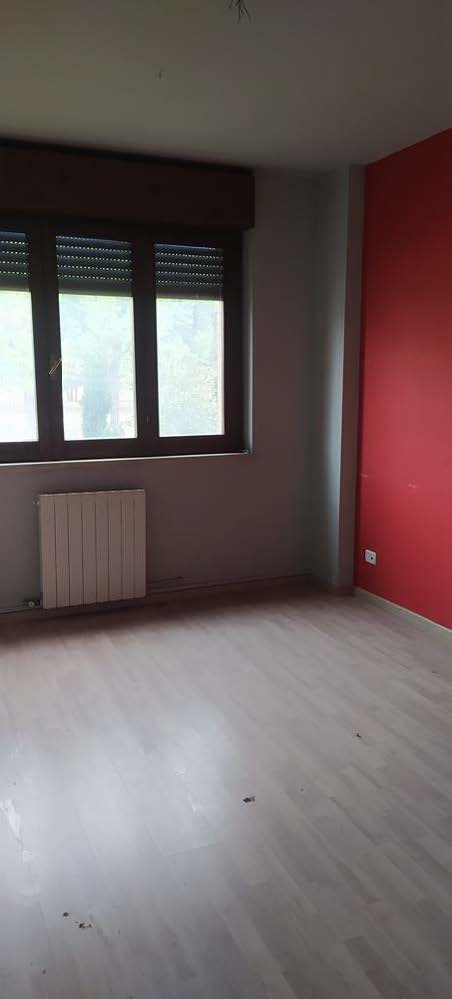 Ufficio al piano primo composto da 4 vani, disimpegno, 1 servizio, 1 ripostiglio, 2 balconi. Box auto piano S1 via Licata 16 in autorimessa interrata condominiale. Id. cat. Unità Principale cat. A/10 foglio 202 part. 357 sub 97, Unità Secondaria cat. C/6 foglio 202 part. 357 sub 159. Sup. MQ (arr.) mq catastali 84, mq catastali 17. Libero. Piena Proprietà.