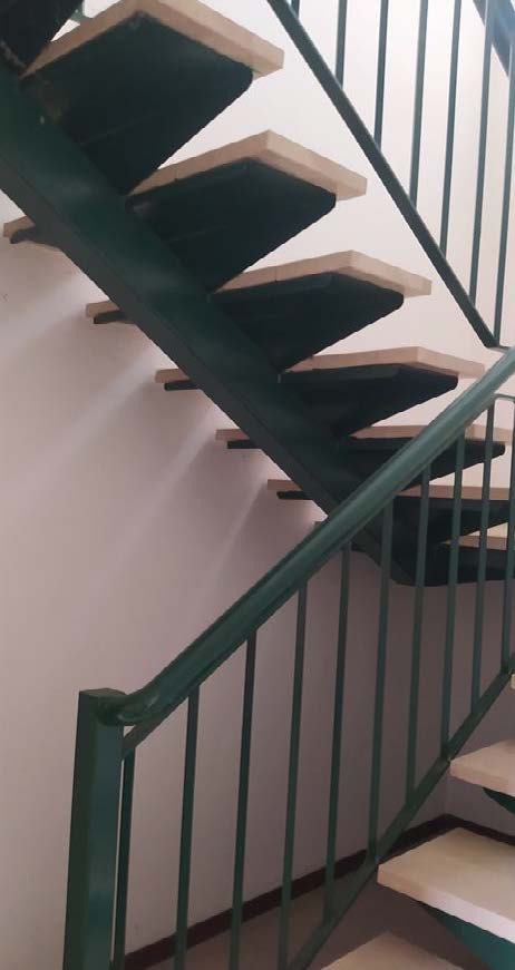 Ufficio al piano primo composto da ingresso, 2 vani, 1 servizio 1 balcone e un vano accessorio al piano terra collegato con scala interna. Box auto piano S1 via Licata 16 in autorimessa interrata condominiale. Id. cat. Unità Principale cat. A/10 foglio 202 part. 357 sub 98, Unità Secondaria cat. C/6 foglio 202 part. 357 sub 160. Sup. MQ (arr.) mq catastali 103, mq catastali 18. Libero. Piena Proprietà.