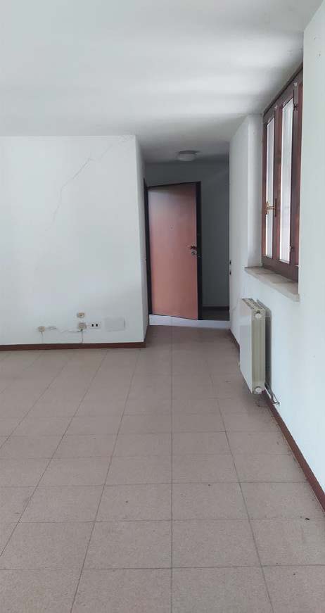 Ufficio al piano primo composto da ingresso, 2 vani, 1 servizio 1 balcone e un vano accessorio al piano terra collegato con scala interna. Box auto piano S1 via Licata 16 in autorimessa interrata condominiale. Id. cat. Unità Principale cat. A/10 foglio 202 part. 357 sub 98, Unità Secondaria cat. C/6 foglio 202 part. 357 sub 160. Sup. MQ (arr.) mq catastali 103, mq catastali 18. Libero. Piena Proprietà.