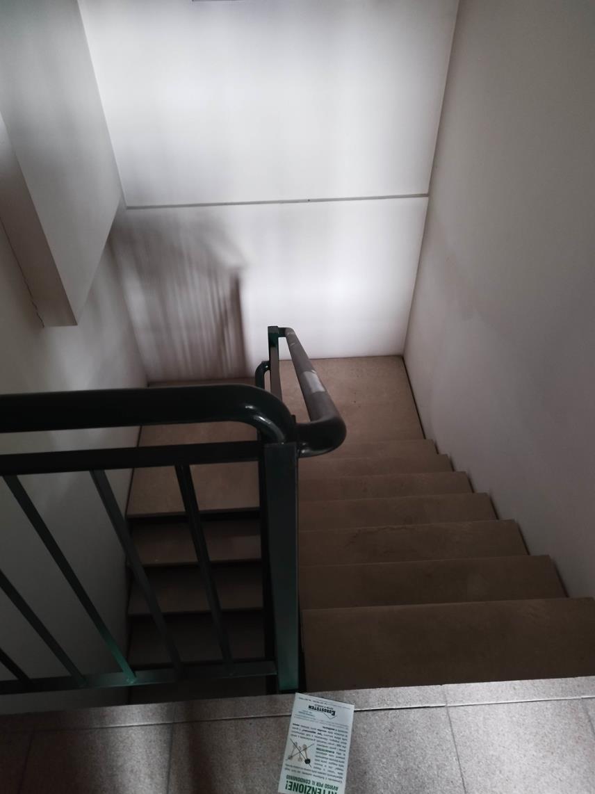 Ufficio al piano primo composto da ingresso, 2 vani, 1 servizio 1 balcone e un vano accessorio al piano terra collegato con scala interna. Box auto piano S1 via Licata 18 in autorimessa interrata condominiale. Id. cat. Unità Principale cat. A/10 foglio 202 part. 357 sub 38, Unità Secondaria cat. C/6 foglio 202 part. 357 sub 84. Sup. MQ (arr.) mq catastali 100, mq catastali 18. Libero. Piena Proprietà.