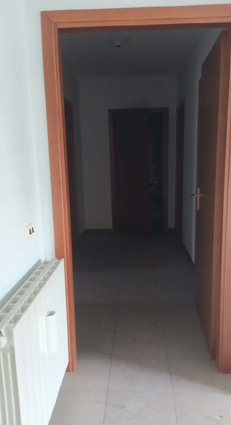 Ufficio al piano primo composto da 4 vani, disimpegno, 2 servizi, 2 balconi. Box auto piano S1 via Licata 24 in autorimessa interrata condominiale. Id. cat. Unità Principale cat. A/10 foglio 202 part. 357 sub 15, Unità Secondaria cat. C/6 foglio 202 part. 357 sub 57. Sup. MQ (arr.) mq catastalil 83, mq catastalil 18. Libero. Piena Proprietà.