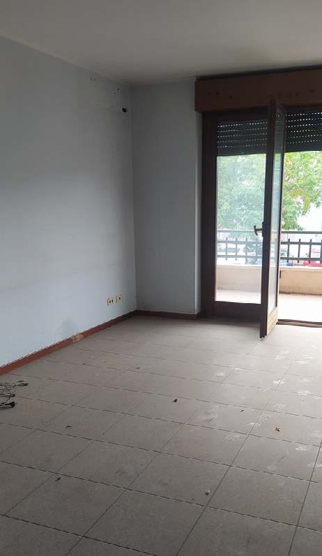 Ufficio al piano primo composto da 4 vani, disimpegno, 2 servizi, 2 balconi. Box auto piano S1 via Licata 24 in autorimessa interrata condominiale. Id. cat. Unità Principale cat. A/10 foglio 202 part. 357 sub 15, Unità Secondaria cat. C/6 foglio 202 part. 357 sub 57. Sup. MQ (arr.) mq catastalil 83, mq catastalil 18. Libero. Piena Proprietà.