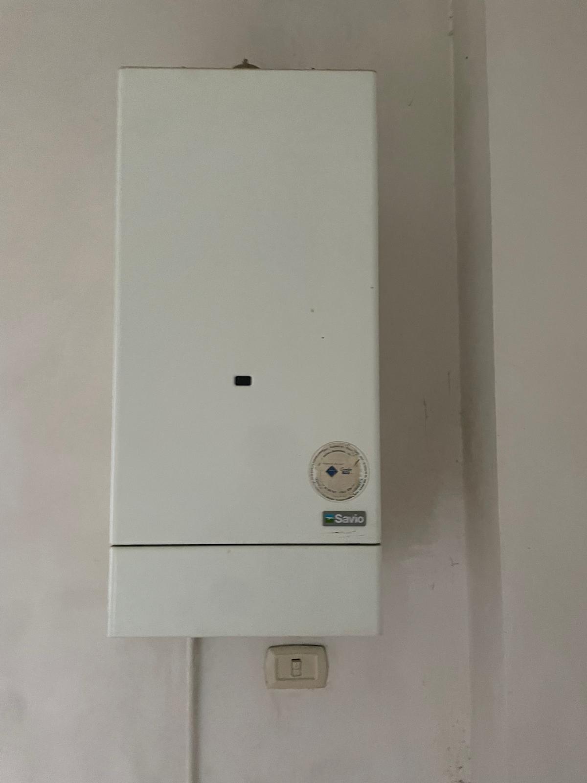 Foglio 194 particella 154 sub 505 categoria catastale A3 cl. 2 u.i. composta da 4,5 vani catastali di altezza netta interna pari a 3,15 mt, articolata in ingresso, soggiorno, cucina, due camere, un bagno. Sup. consistenza ragguagliata 78 mq