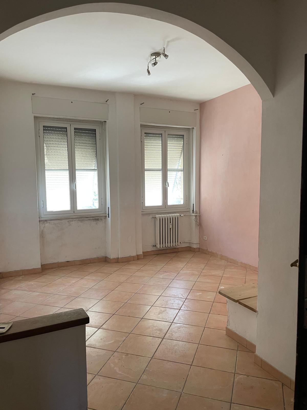 Foglio 194 particella 154 sub 505 categoria catastale A3 cl. 2 u.i. composta da 4,5 vani catastali di altezza netta interna pari a 3,15 mt, articolata in ingresso, soggiorno, cucina, due camere, un bagno. Sup. consistenza ragguagliata 78 mq