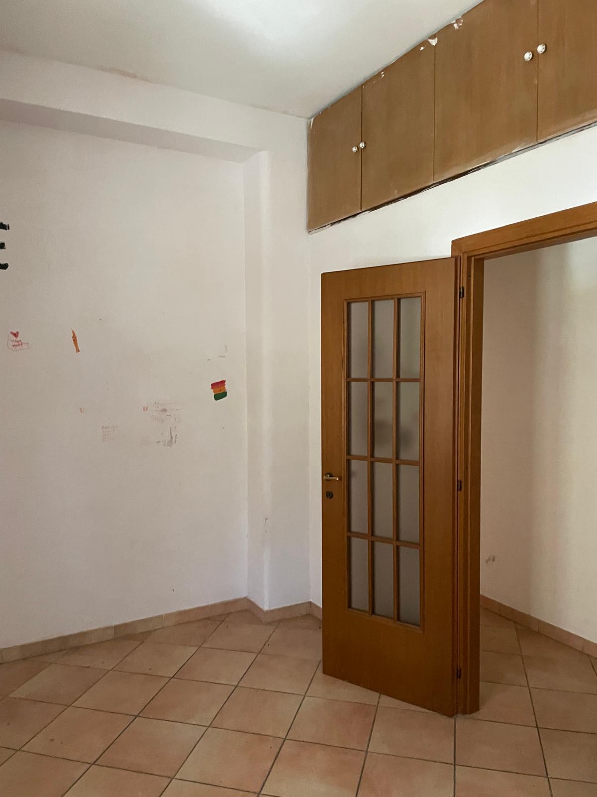 Foglio 194 particella 154 sub 505 categoria catastale A3 cl. 2 u.i. composta da 4,5 vani catastali di altezza netta interna pari a 3,15 mt, articolata in ingresso, soggiorno, cucina, due camere, un bagno. Sup. consistenza ragguagliata 78 mq