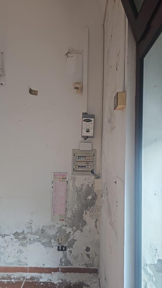 Negozio posto in Piazza della Vittoria civico 61. L'unità immobiliare è composta da un vano principale, un retrobottega ed un servizio igienico. Id. cat. Unità Commerciale cat. C/1 foglio 28 part. 107 sub 14. Sup. mq catastali 38. Libero. Piena proprietà