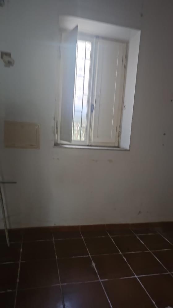 Negozio posto in Piazza della Vittoria civico 61. L'unità immobiliare è composta da un vano principale, un retrobottega ed un servizio igienico. Id. cat. Unità Commerciale cat. C/1 foglio 28 part. 107 sub 14. Sup. mq catastali 38. Libero. Piena proprietà