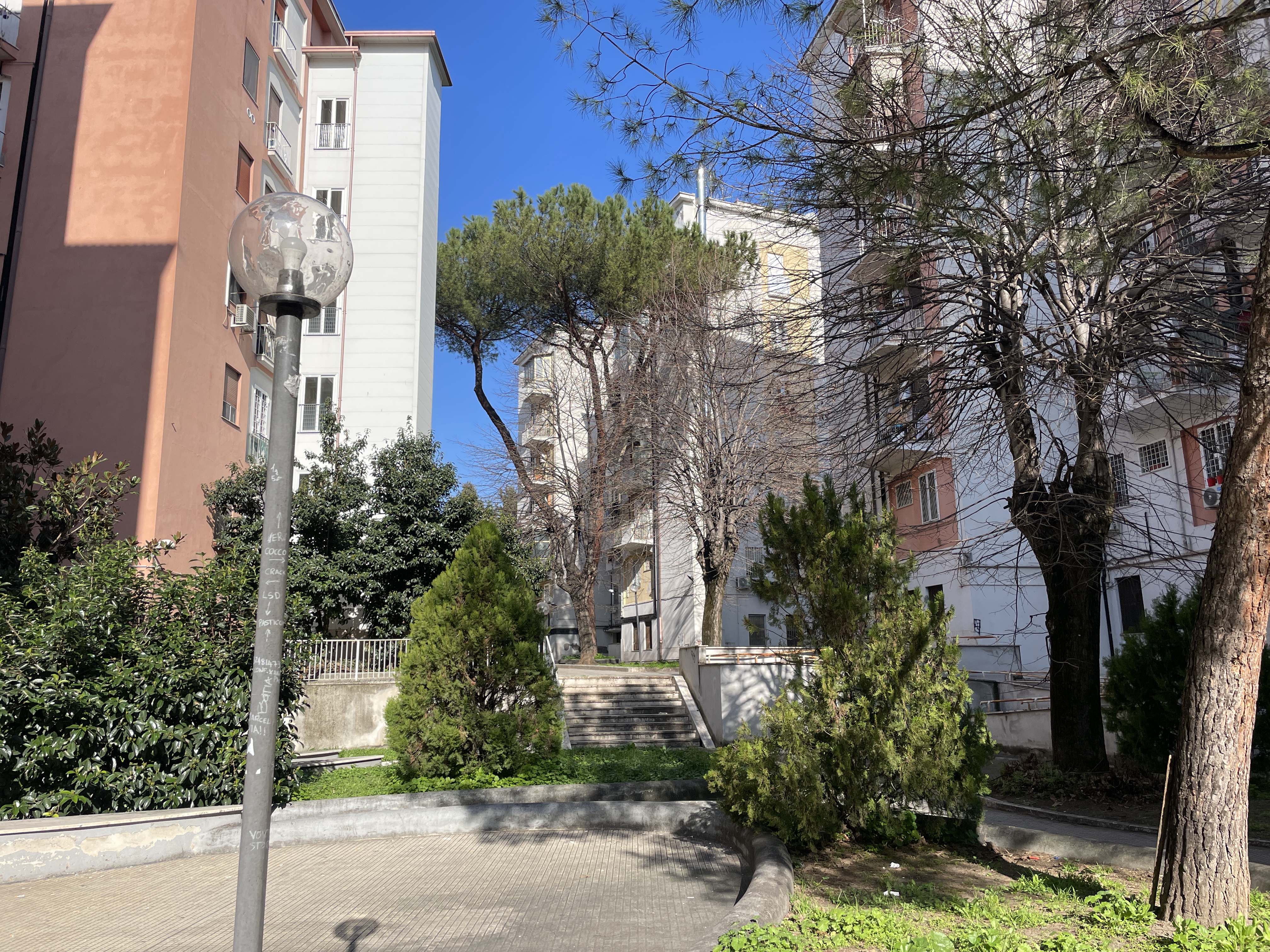 APPARTAMENTO INT.1 DI 3,5 VANI CON ASCENSORE. Dati catastali [N.C.E.U.] cat.A/3, fg.843, part.743, sub.4. Sup. cat. 63 mq. Piena proprietà lotto libero.