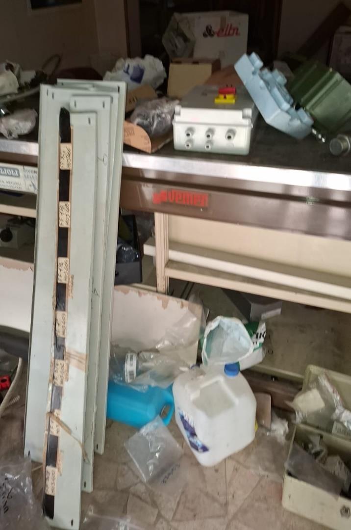 Negozio sito al piano terra della palazzina C, con accesso dal civico n.33 di Via Luigi Arati. Tale negozio si sviluppa al piano terra in un unico ambiente, un antibagno ed un bagno, con altezza di 3,50 ml. Id. cat. unità principale categoria C1 foglio 457 particella 1074 sub 14. Sup. 46 mq catastale. Libero. Piena proprietà.