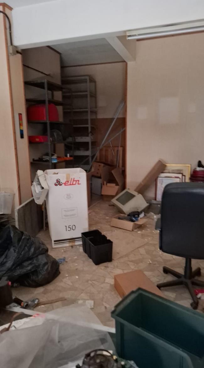 Negozio sito al piano terra della palazzina C, con accesso dal civico n.33 di Via Luigi Arati. Tale negozio si sviluppa al piano terra in un unico ambiente, un antibagno ed un bagno, con altezza di 3,50 ml. Id. cat. unità principale categoria C1 foglio 457 particella 1074 sub 14. Sup. 46 mq catastale. Libero. Piena proprietà.