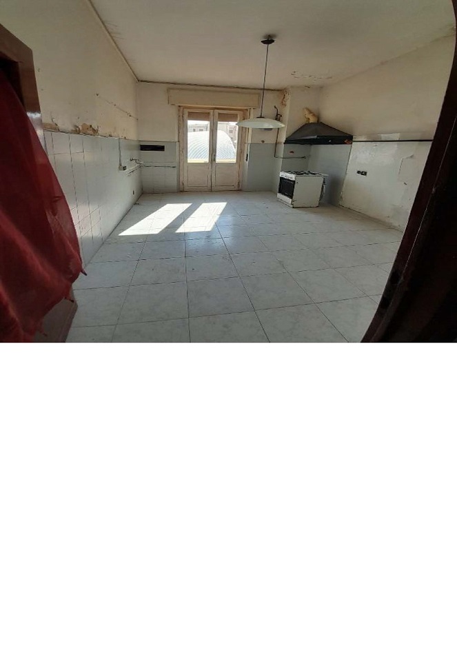 Appartamento tre locali + servizi semplici. Id. cat. F. 94 Mapp. 2267 Sub. 413. Sup. mq 94. LIBERO. PIENA PROPRIETA'