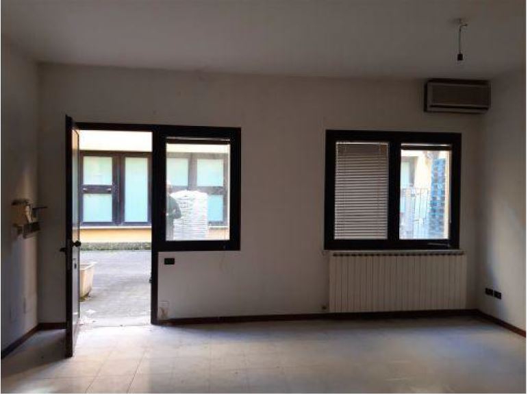 Appartamento un locale + a.c.+ servizi semplici. Id. cat. F. 3 Mapp.436 Sub. 17. Sup. mq 60. LIBERO. PIENA PROPRIETA'