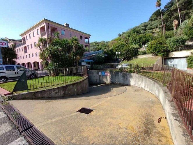 Box auto commerciale. Id. cat. F 8 Mapp. 1003 Sub 76. Sup. mq 14. LIBERO. PIENA PROPRIETA'