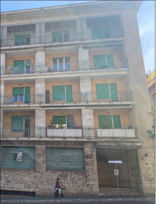 Appartamento 4 locali + servizi semplici; 1 cantina soffitta pertinenziale. Id. cat. F. MU mapp. 2090 sub 503. Sup. mq 135. LIBERO. PIENA PROPRIETA'