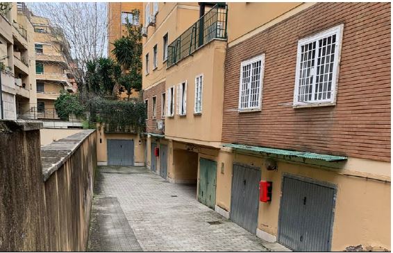 Cantina soffitta commerciale. Id. cat. F. 584 part. 74 sub 505. Sup. mq 25. LIBERO. PIENA PROPRIETA'