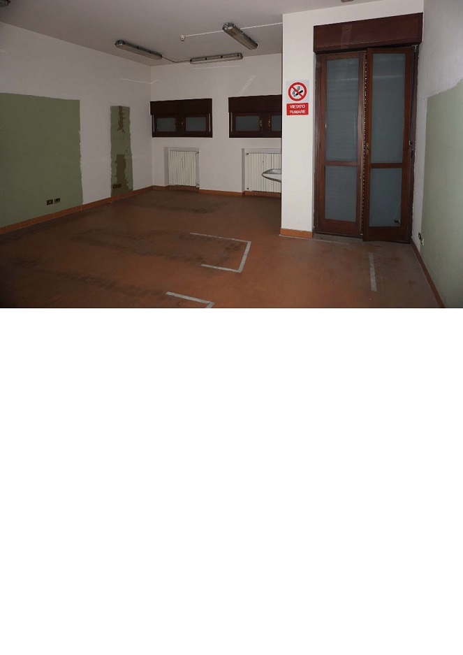 Ufficio commerciale; 1 Magazzino deposito + parti comuni non censibili. Id. cat. F. 19 Mapp.3732 Sub 1 F. 19 Mapp.3733 Sub53. Sup. mq 618. LIBERO. PIENA PROPRIETA'