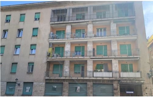 Ufficio commerciale 6 locali + servizi semplici. Id. cat. F. MU mapp. 2090 sub 9. Sup. mq 148. LIBERO. PIENA PROPRIETA'