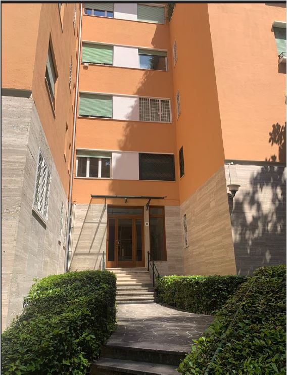 Appartamento 5 locali + servizi multipli; 1 cantina soffitta. Id. cat. F. 546 mapp. 482 sub 6. Sup. mq 170. LIBERO. PIENA PROPRIETA'