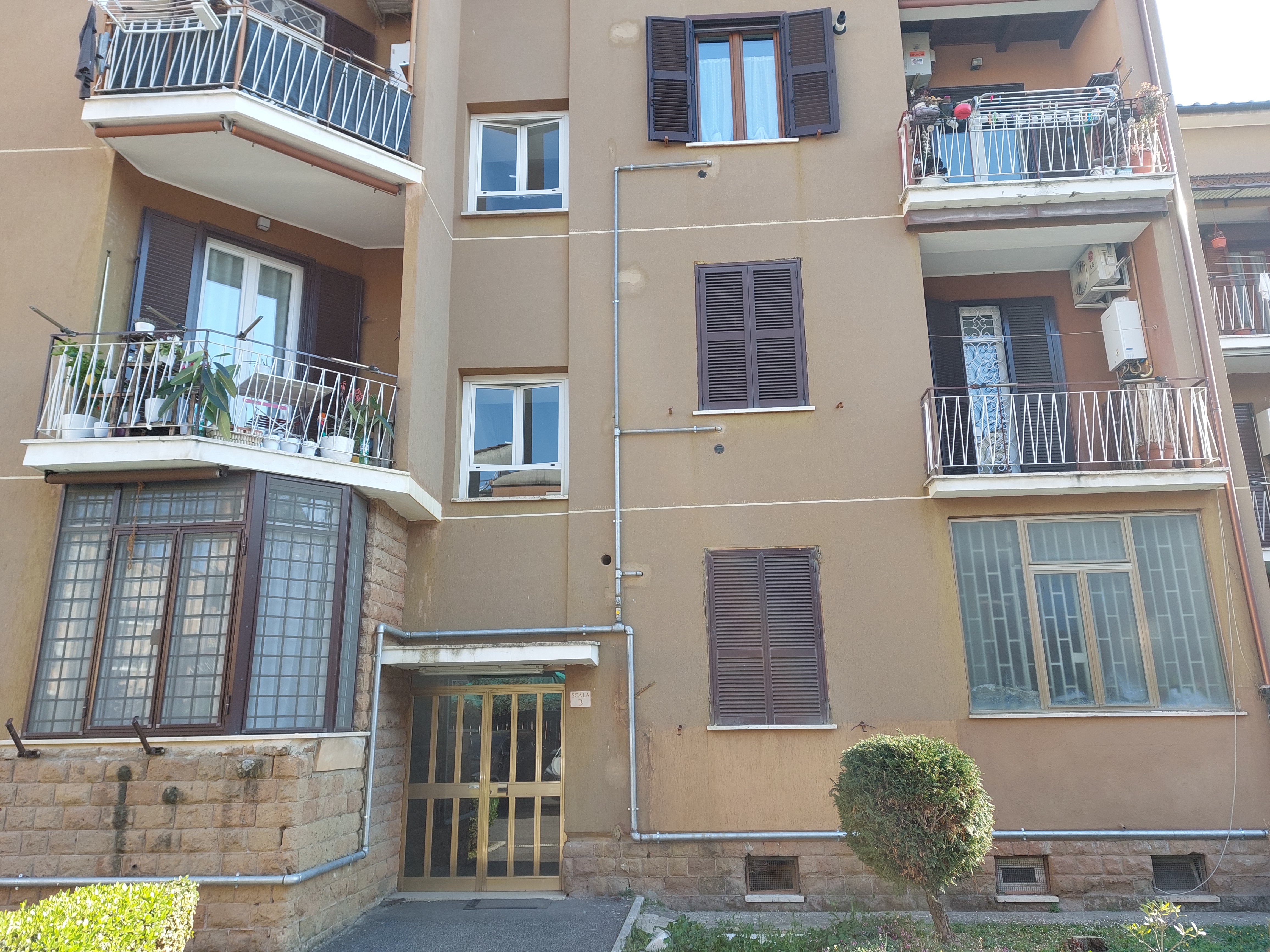 LOCALE DEPOSITO-MAGAZZINO. Sup. catastale 71 mq. Lotto Libero.