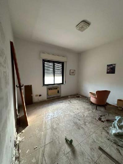 Immobile in stato avanzato di degrado. . ID. catastali F. 49 – Part. 2058/sub 39 - scala B - piano 10° - int. 10 - Zc. 2a – categoria A/2 – classe 7a - superficie catastale totale mq 70 – superficie catastale escluse aree scoperte mq 58,00 – Rendita € 271,14.