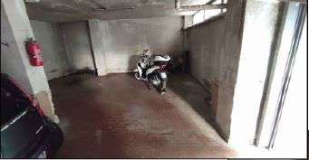 Posto auto coperto con accesso da via Pieve Fosciana 69/B, piano terra, interno 29, facilmente accessibile senza manovre laboriose. Id. cat. Unità Secondaria cat. C/6 foglio 812 part. 292 sub 70. Sup. 6 mq catastali. Libero. Piena proprietà.