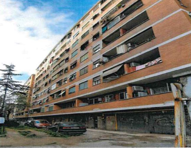 Magazzino sito al piano S1 dell'Edificio B. Id. cat. Unità Secondaria cat. C/2 foglio 812 part. 297 sub 503. Sup. 30 mq catastali. Libero. Piena proprietà.