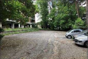Unità immobiliare ad uso posto auto scoperto sita nell'area condominiale retrostante il fabbricato, identificata con l'interno 11 ed avente accesso su via Pollenza n. 83/f. Id. cat. Unità secondaria categoria C6 foglio 288 particella 473 sub 16. Sup. 12 mq catastali. Libero. Piena proprietà.